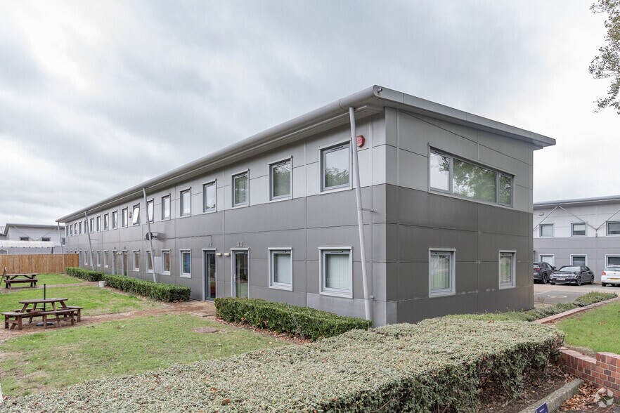 Pine Ct, Swindon à louer - Photo de l’immeuble – Image 3 sur 3
