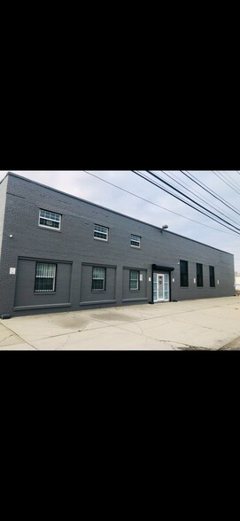 608 Main St, Westbury, NY à vendre - Photo de l’immeuble – Image 2 sur 6