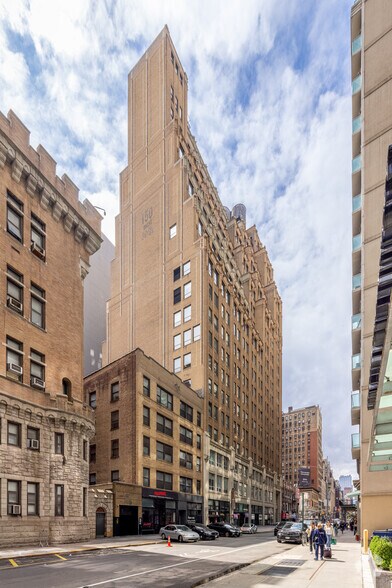 150 W 30th St, New York, NY à louer - Photo de l’immeuble – Image 1 sur 18