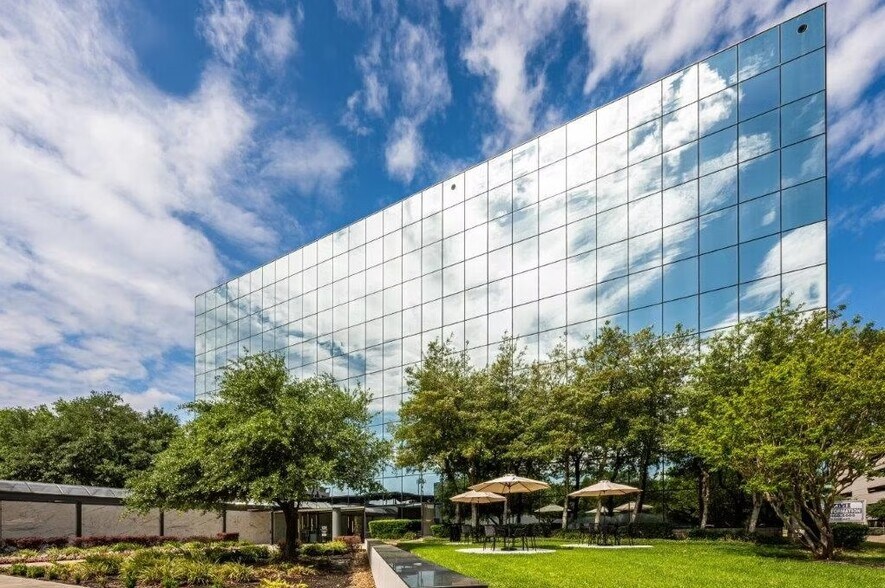 1250 Wood Branch Park Dr, Houston, TX à louer - Photo de l’immeuble – Image 2 sur 8