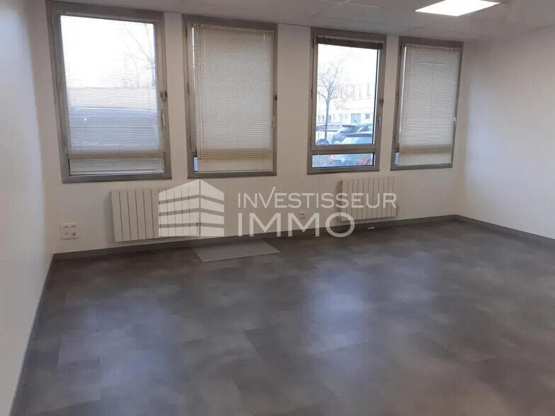 Bureau dans Ris-Orangis à louer - Photo de l’immeuble – Image 3 sur 5