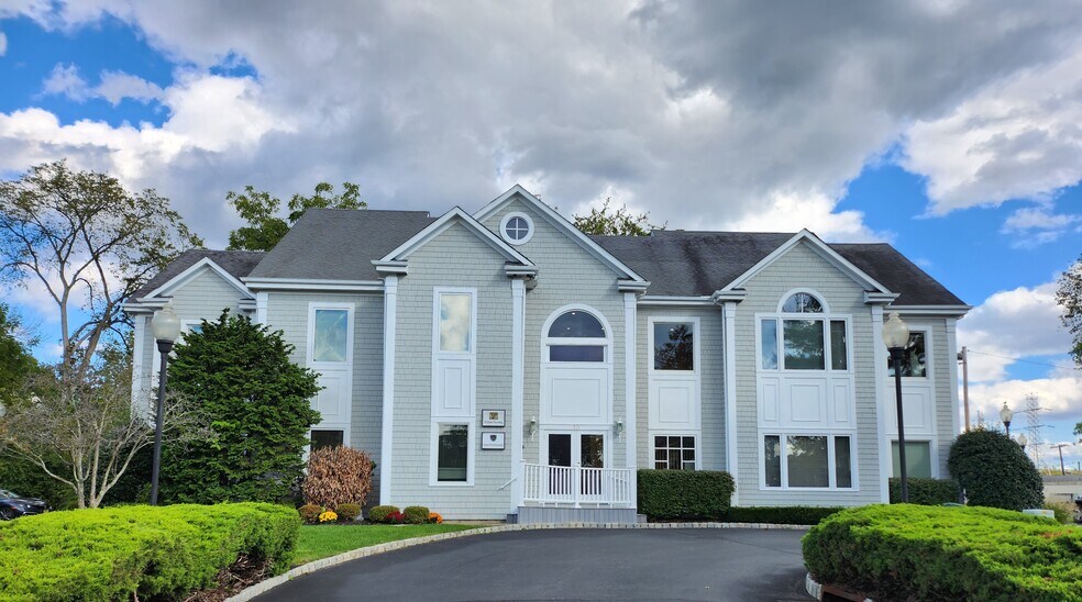 10 Townsquare, Chatham, NJ à louer - Photo de l’immeuble – Image 1 sur 1