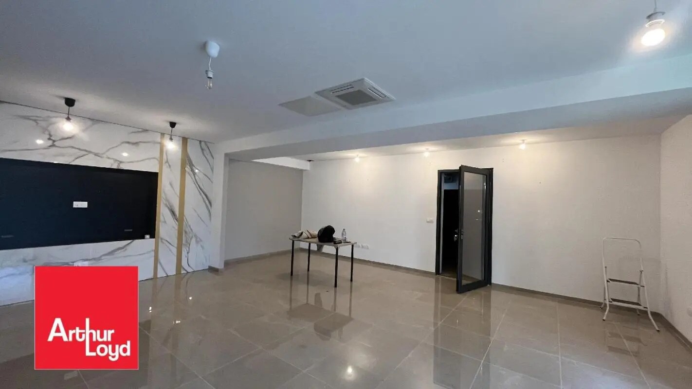 Local commercial dans Chartres à louer Photo de l’immeuble– Image 1 sur 7