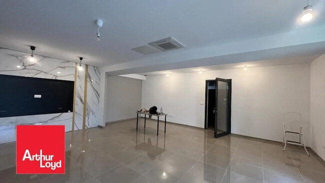 Plus de détails pour Local commercial à louer