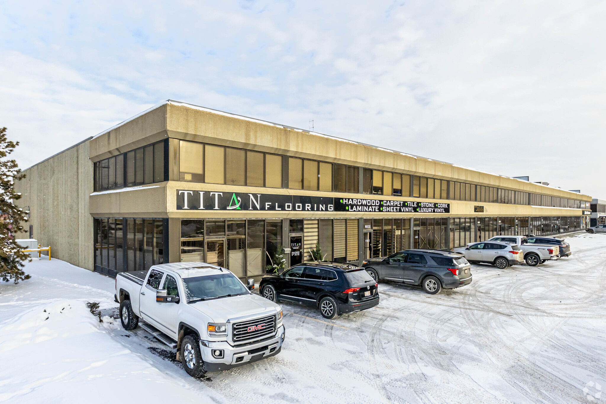 16502-16532 111 Av NW, Edmonton, AB à louer Photo principale– Image 1 sur 4