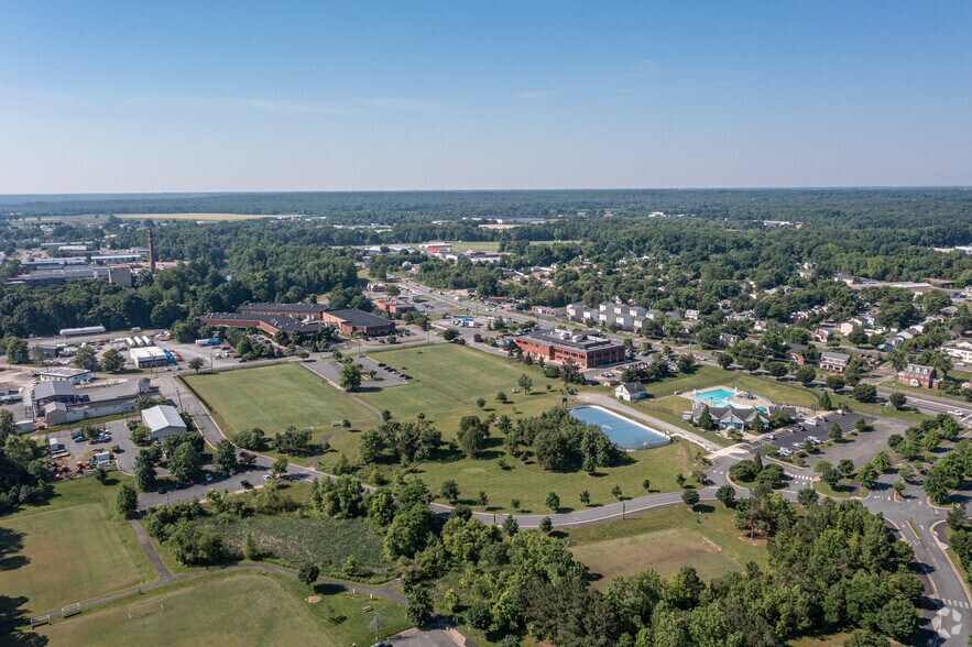 1615 Dixon, Fredericksburg, VA à louer - Photo de l’immeuble – Image 2 sur 15