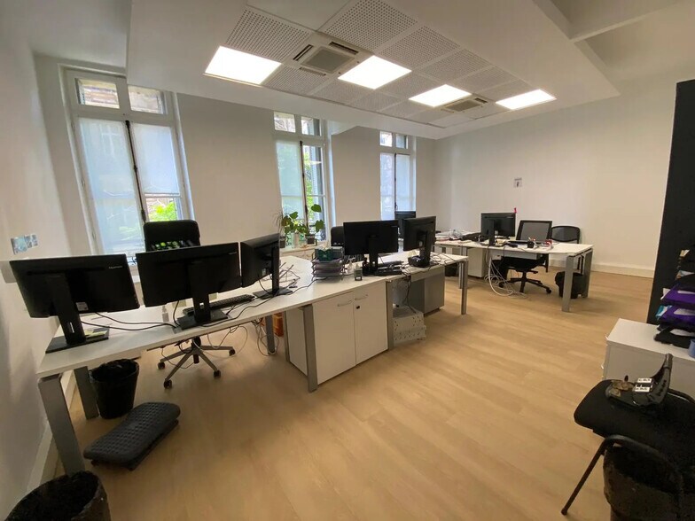4 Place Sadi Carnot, Marseille à louer - Photo de l’immeuble – Image 3 sur 9