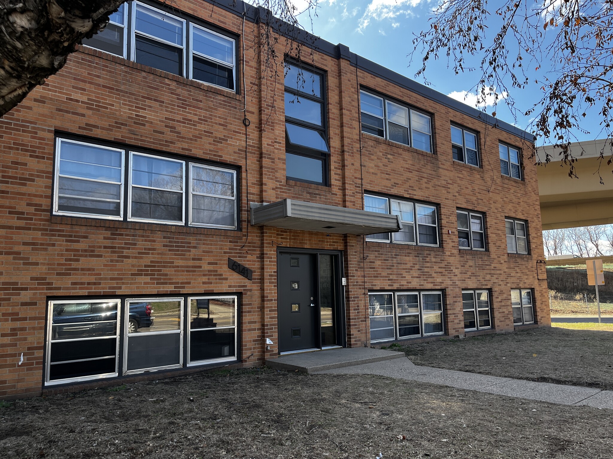 6141 Nicollet Ave S, Minneapolis, MN à vendre Photo de l’immeuble– Image 1 sur 17