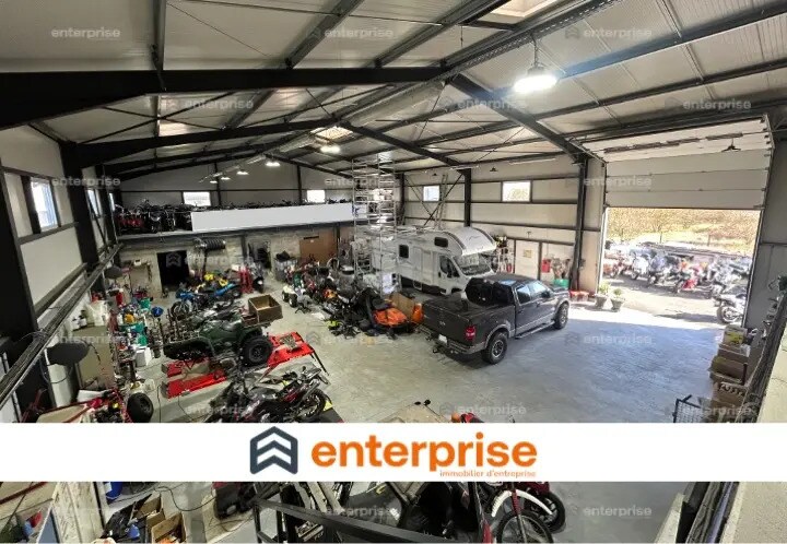 Local d'activités dans Crépy-en-Valois à vendre Photo de l’immeuble– Image 1 sur 2