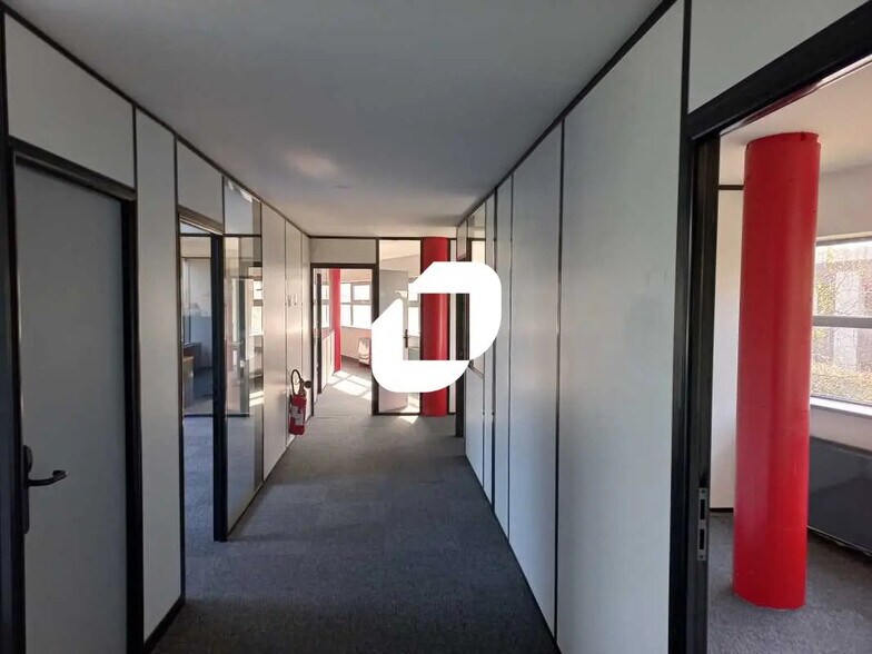 Bureau dans Tremblay-en-France à louer - Photo de l’immeuble – Image 3 sur 7