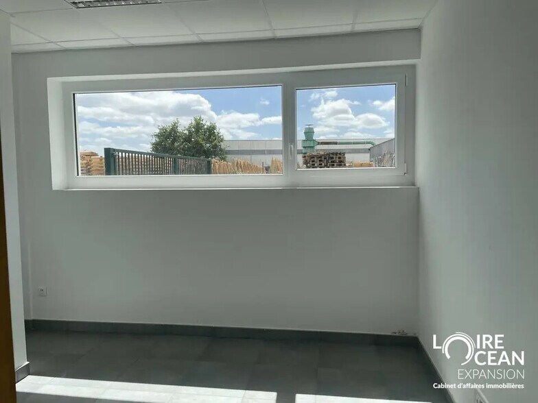 Local d’activités dans Avrillé à louer - Photo intérieure – Image 2 sur 3