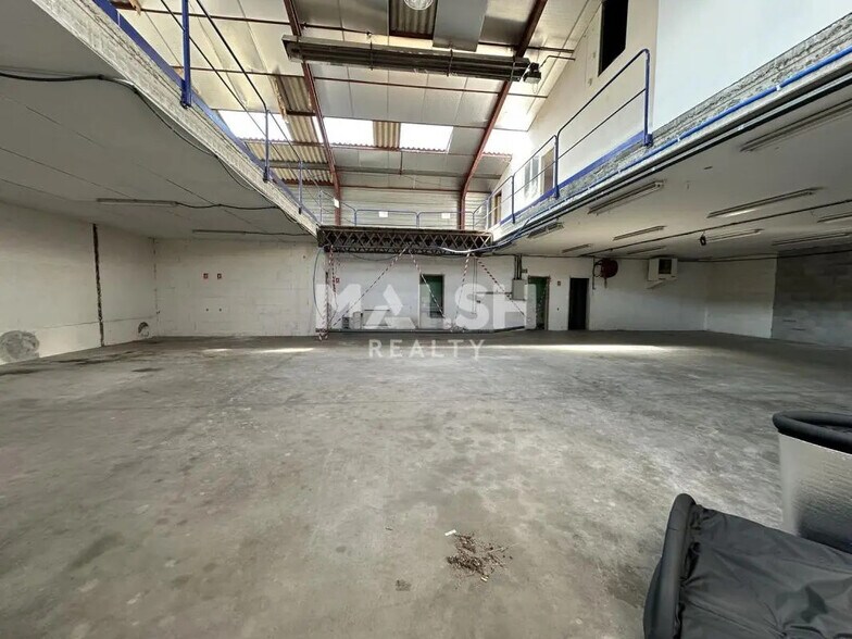 Local d’activités dans Trévoux à louer - Photo de l’immeuble – Image 2 sur 9