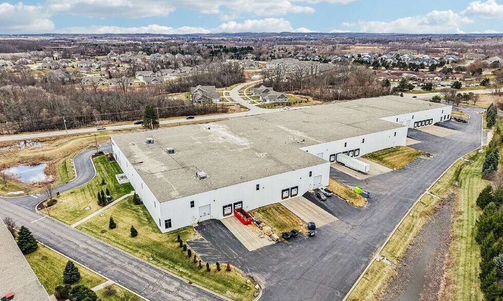 N25W23790 Commerce Cir, Waukesha, WI à louer - Photo de l’immeuble – Image 2 sur 4
