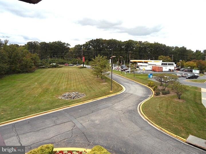 12513 Laurel Bowie Rd, Laurel, MD à vendre - Photo de l’immeuble – Image 3 sur 11