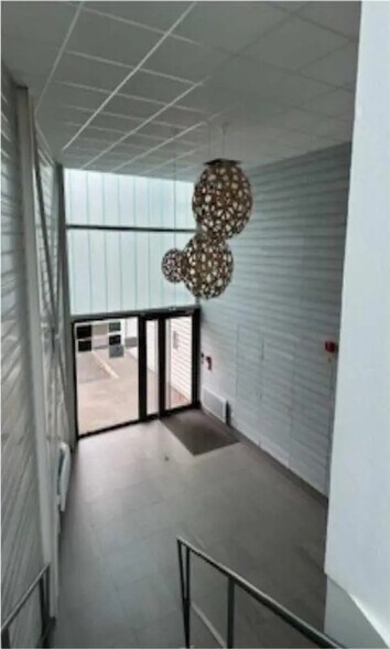 Bureau dans Serris à louer - Hall d’entrée – Image 3 sur 10