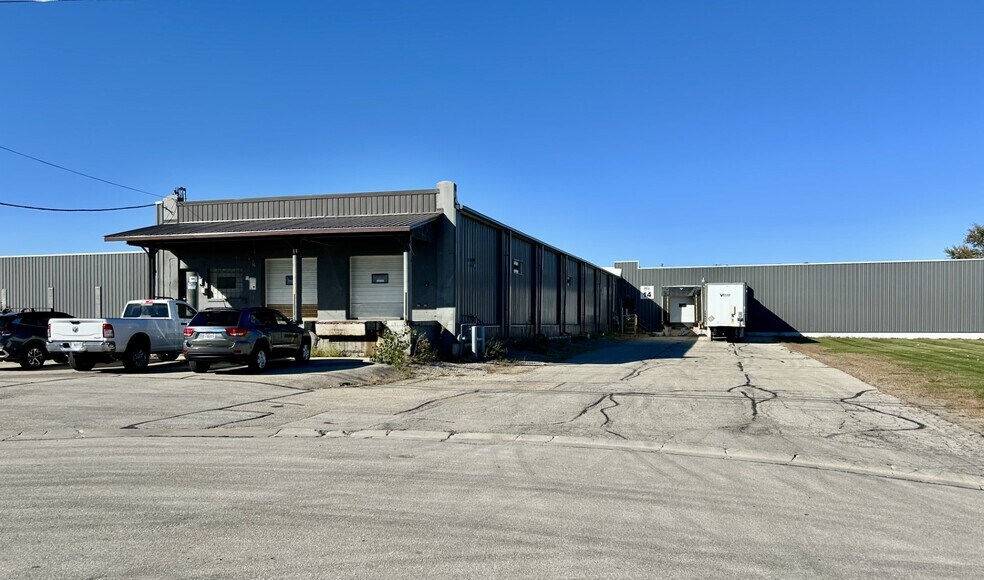 729 Chapman Ave, Neenah, WI à vendre - Photo de l’immeuble – Image 3 sur 13