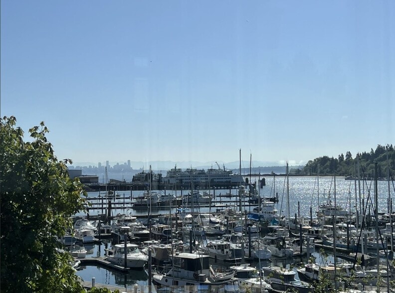 187 Parfitt Way SW, Bainbridge Island, WA à louer - Photo de l’immeuble – Image 3 sur 4