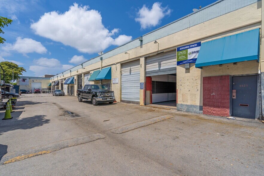 6405-6447 NW 82nd Ave, Miami, FL à louer - Photo de l’immeuble – Image 1 sur 31
