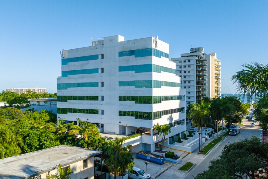 3225 Aviation Ave, Coconut Grove, FL à louer - Photo principale – Image 1 sur 5