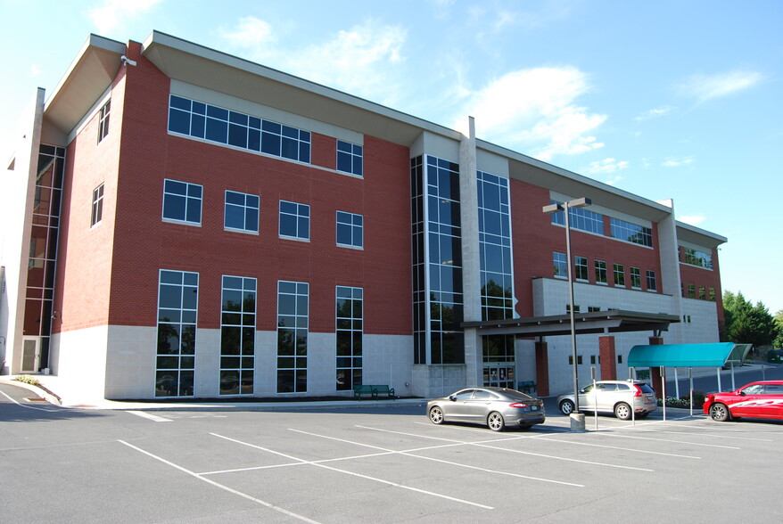 875 Poplar Church Rd, Camp Hill, PA à louer - Photo de l’immeuble – Image 3 sur 4