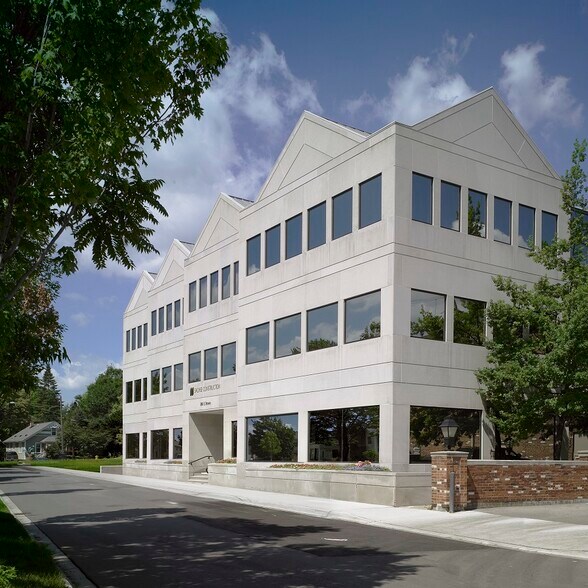 260 E Brown St, Birmingham, MI à louer - Photo de l’immeuble – Image 3 sur 12