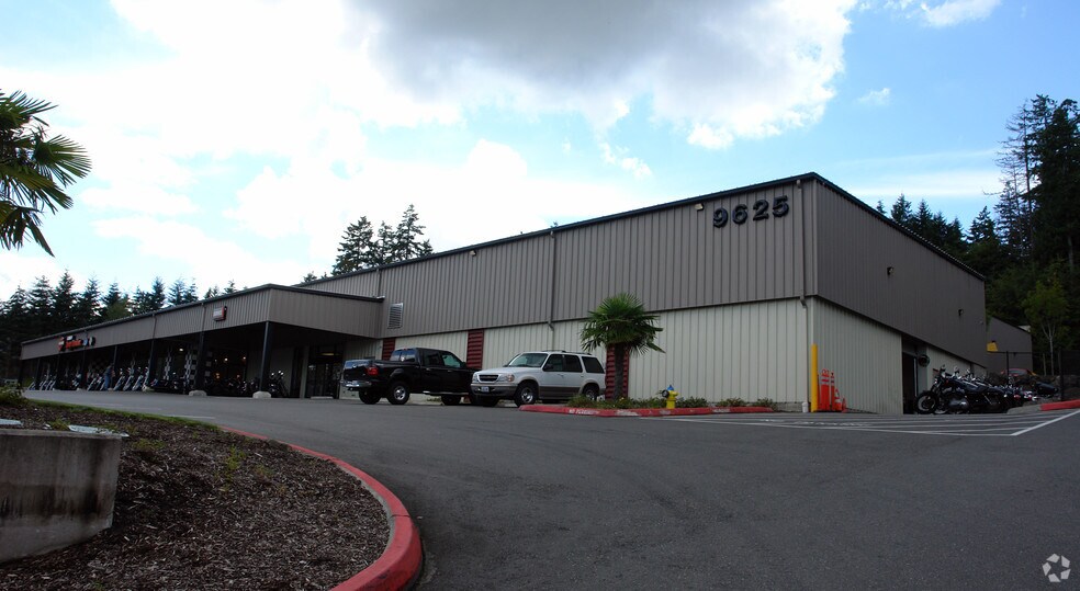 Silverdale Fife Dealership Sale portefeuille de 3 biens à vendre sur LoopNet.fr - Photo principale – Image 2 sur 3