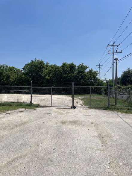 101 Ermel, Seguin, TX à louer - Photo de l’immeuble – Image 3 sur 21
