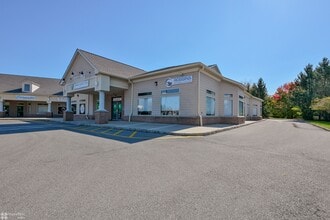 6750 Iroquois Trl, Allentown, PA à louer Photo de l’immeuble– Image 1 sur 24