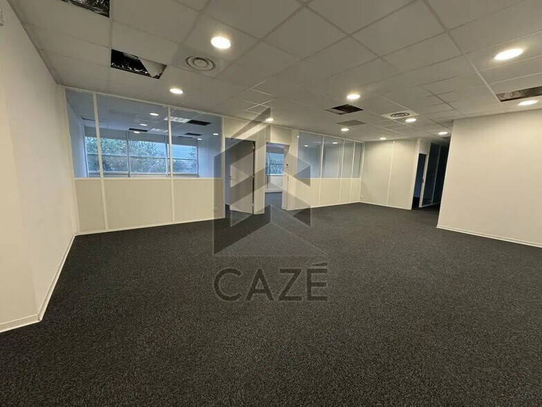 Bureau dans Mérignac à louer - Photo de l’immeuble – Image 2 sur 5