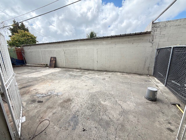 14040 NW 19th Ave, Opa-locka, FL à louer - Photo de l’immeuble – Image 2 sur 12
