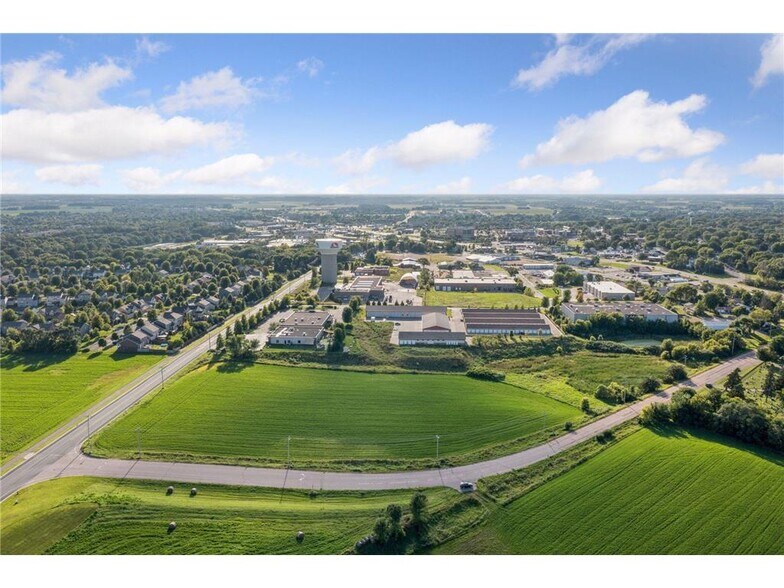 XXX 10th Street St, Waconia, MN à vendre - Photo de l’immeuble – Image 3 sur 11