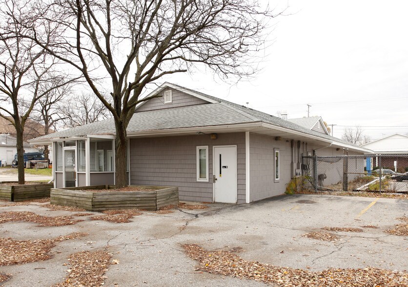 1213 N Ballenger Hwy, Flint, MI à vendre - Photo de l’immeuble – Image 2 sur 11