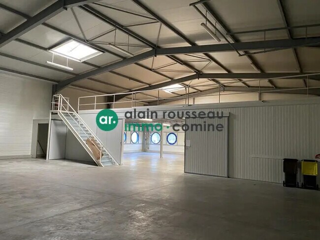 Plus de détails pour Local d'activités à louer