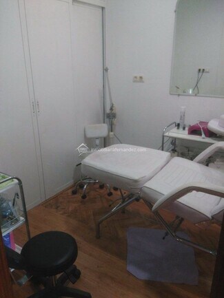 Plus de détails pour Local commercial à vendre