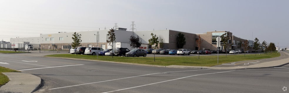 1250 Boul Dagenais O, Laval, QC à louer - Photo principale – Image 1 sur 2