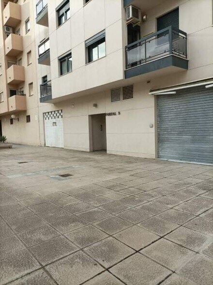 Local commercial dans Algeciras à vendre - Photo de l’immeuble – Image 2 sur 2