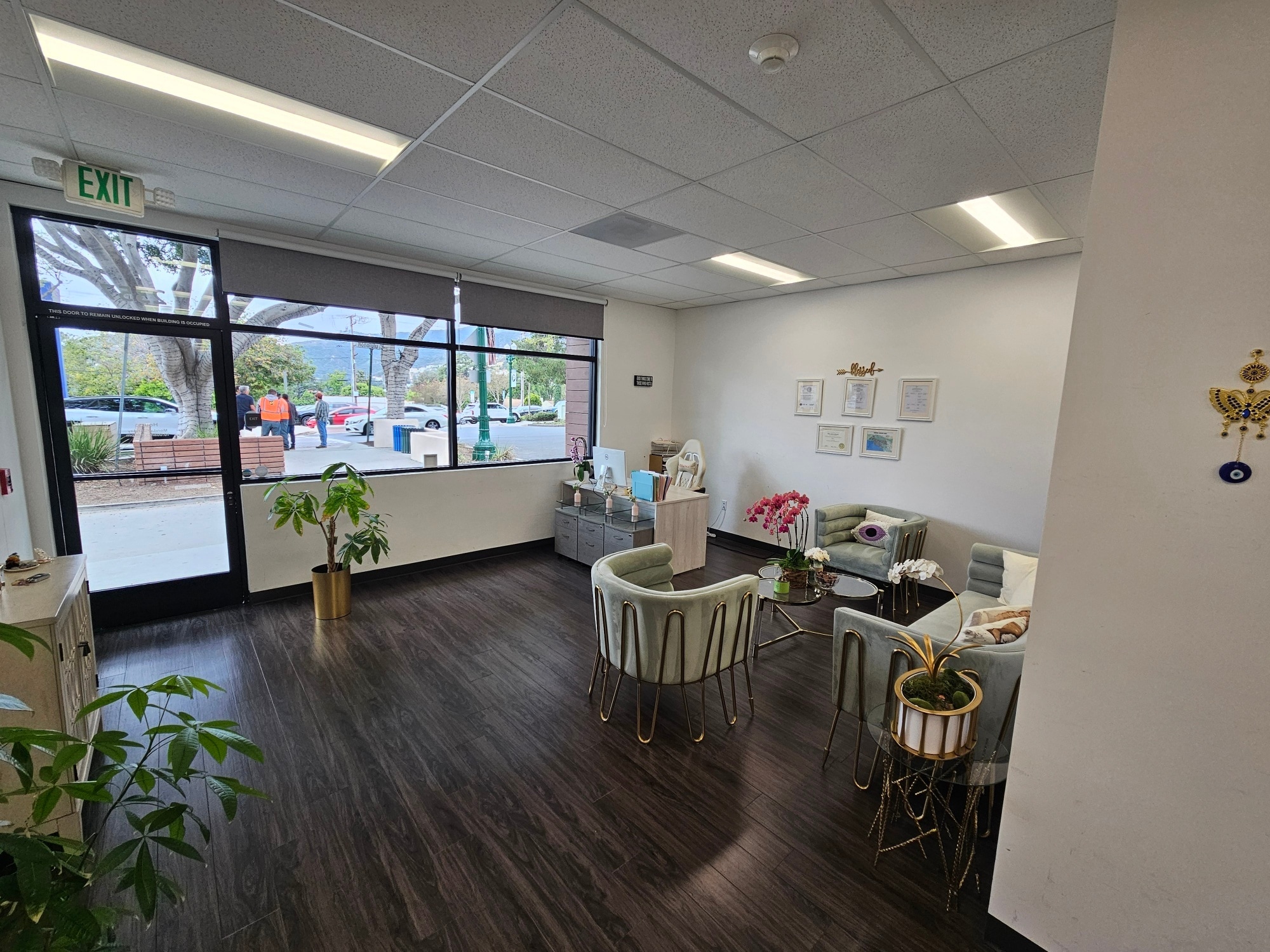 2355-2357 Honolulu Ave, Montrose, CA à louer Photo intérieure– Image 1 sur 8