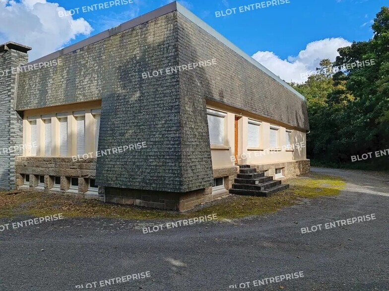 Local d'activités dans Lampaul-Guimiliau à vendre - Photo de l’immeuble – Image 2 sur 5