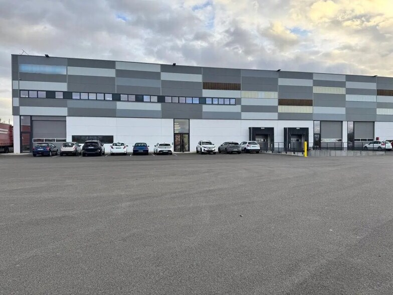 Bureau dans Neuville-sur-Oise à louer - Photo de l’immeuble – Image 3 sur 14