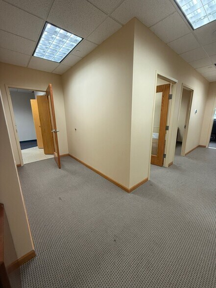103 Centennial St portefeuille de 3 biens à vendre sur LoopNet.fr - Photo de l’immeuble – Image 2 sur 37