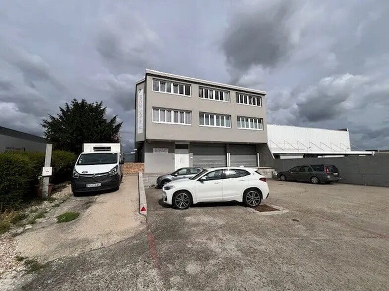 8 Rue Du Moulin À Cailloux, Orly à vendre - Photo de l’immeuble – Image 2 sur 24