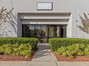 7703 Kingspointe Pky, Orlando, FL à louer Photo intérieure– Image 1 sur 2