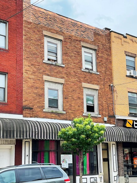 715 Broadway Ave, Mc Kees Rocks, PA à vendre - Photo principale – Image 1 sur 1