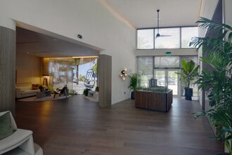 13750 Biscayne Blvd, North Miami Beach, FL à louer Photo intérieure– Image 1 sur 13