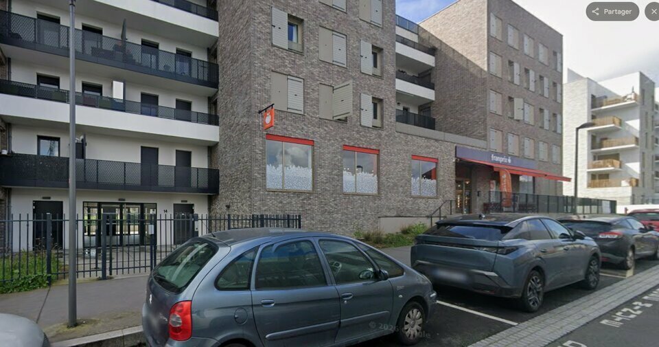 Local commercial dans Cergy à louer - Photo de l’immeuble – Image 2 sur 4