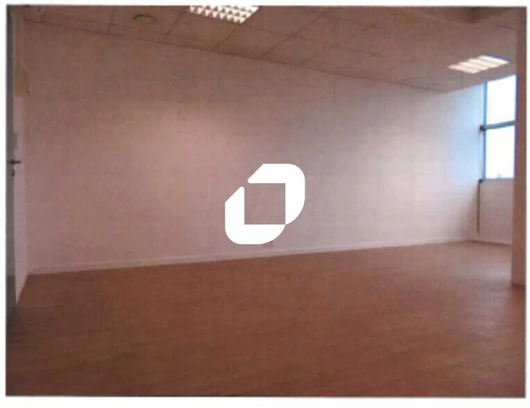 Bureau dans Romainville à louer - Photo de l’immeuble – Image 3 sur 4