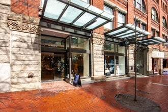 345-349 Water St, Vancouver, BC à louer Photo de l’immeuble– Image 2 sur 18