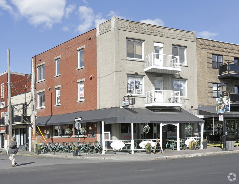 321 Rue Saint-Charles O, Longueuil, QC à louer - Photo principale – Image 1 sur 2