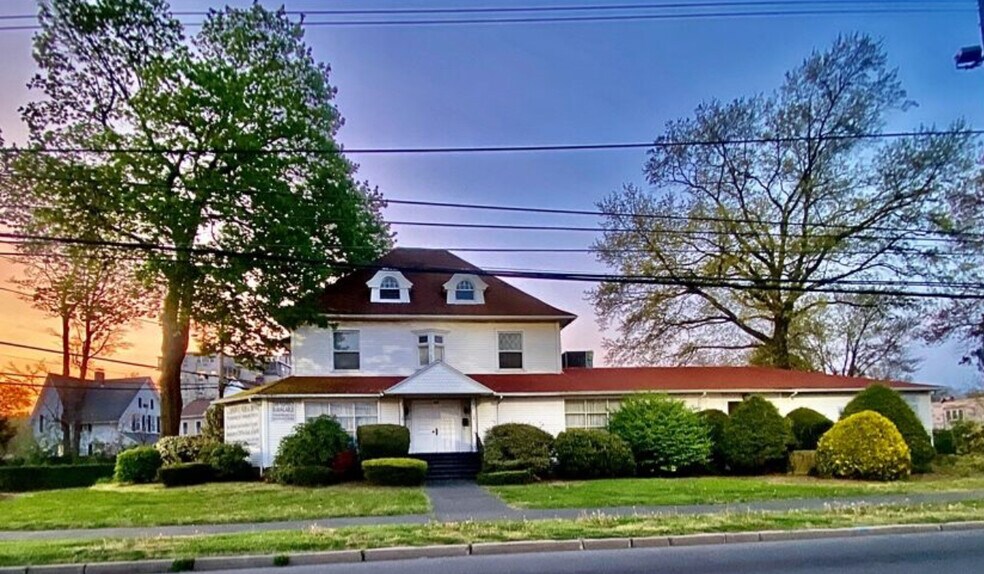 2470 North Ave, Bridgeport, CT à vendre - Photo principale – Image 1 sur 3