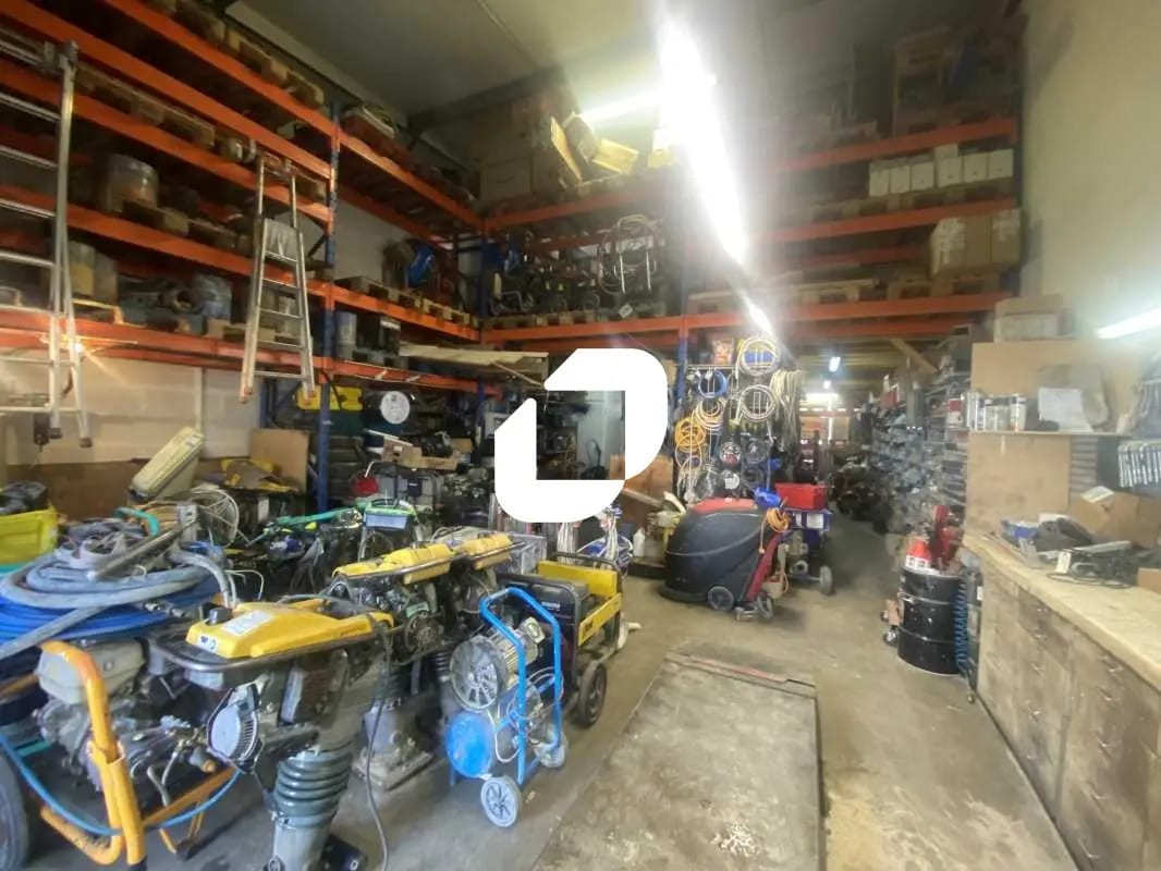 Local d’activités dans Le Haillan à louer Photo intérieure– Image 1 sur 9